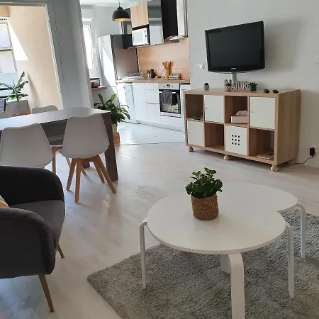 Appartement Magnifique Avec Garage Prive Et Terrasse